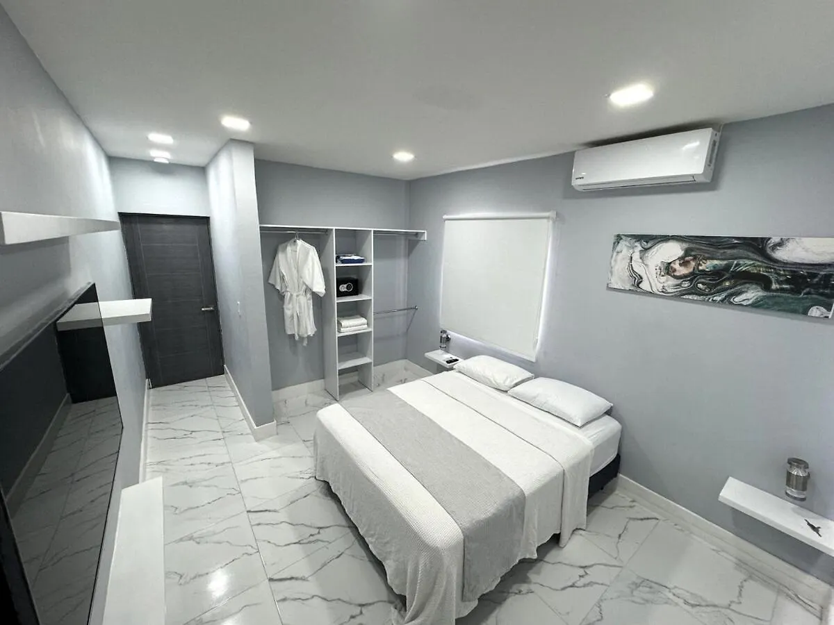 Bed & Breakfast Majestic Blue Bay of Cancun - Up to 14 Pax