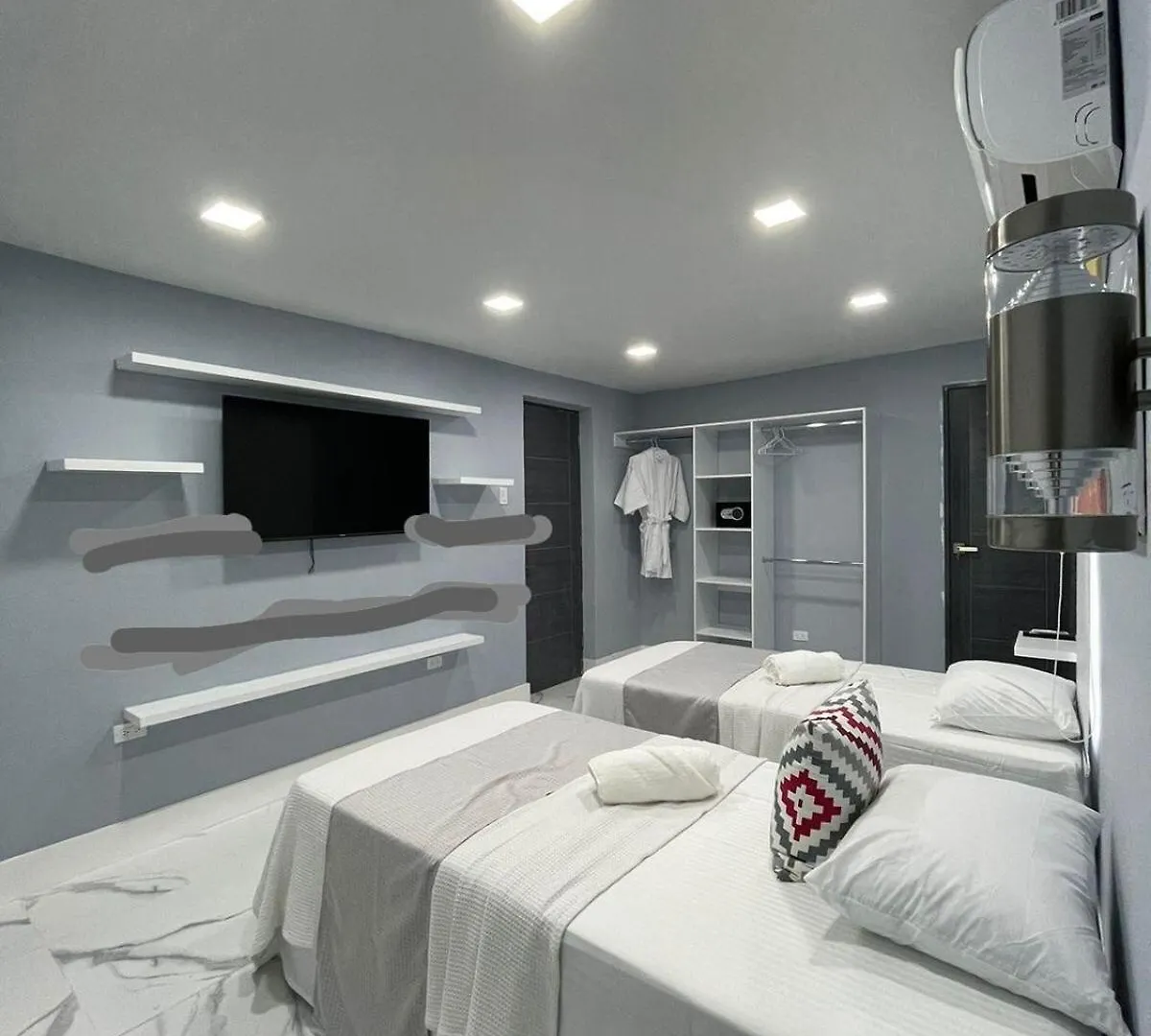 Bed & Breakfast Majestic Blue Bay of Cancun - Up to 14 Pax