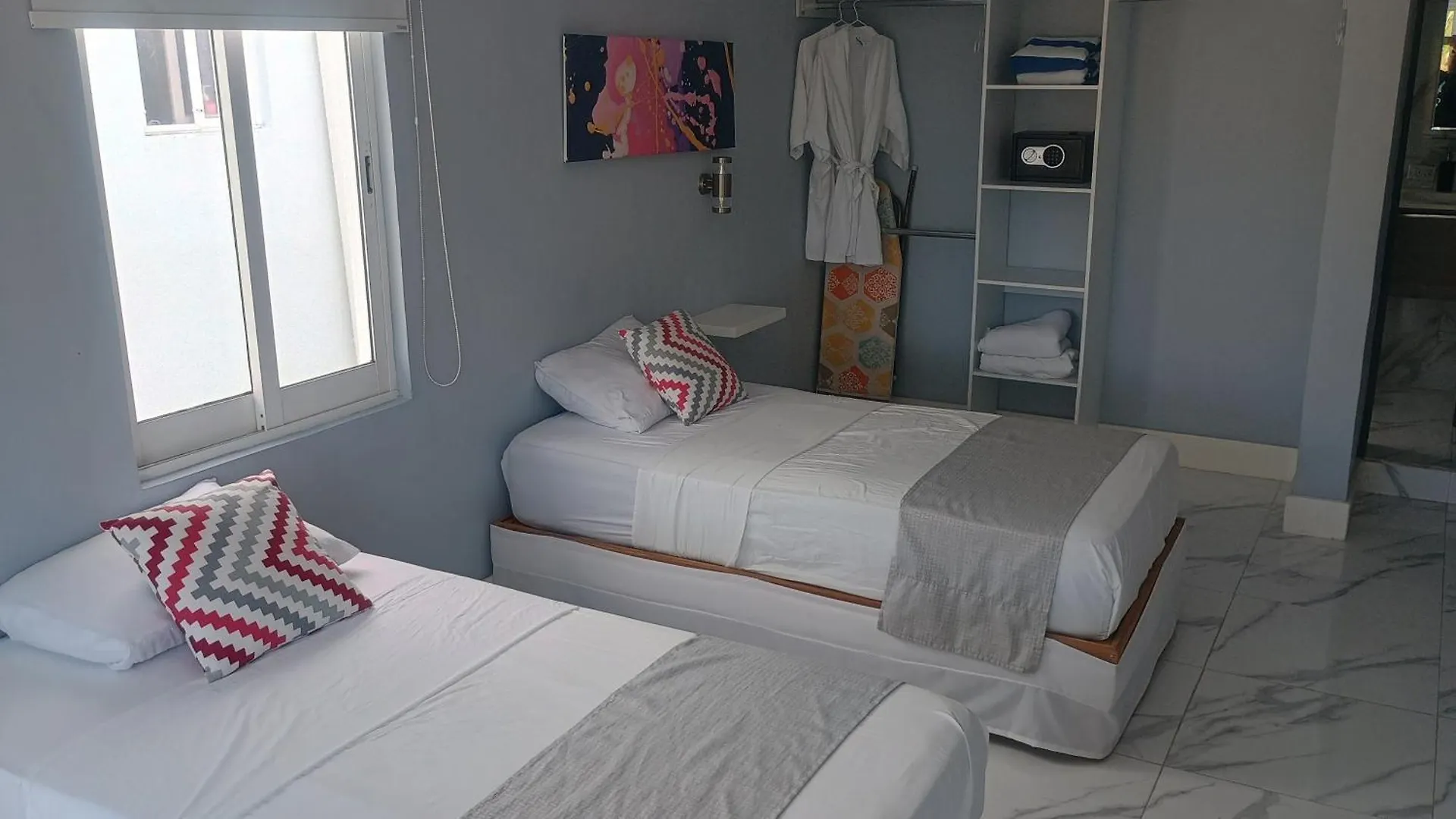 Bed & Breakfast Majestic Blue Bay of Cancun - Up to 14 Pax